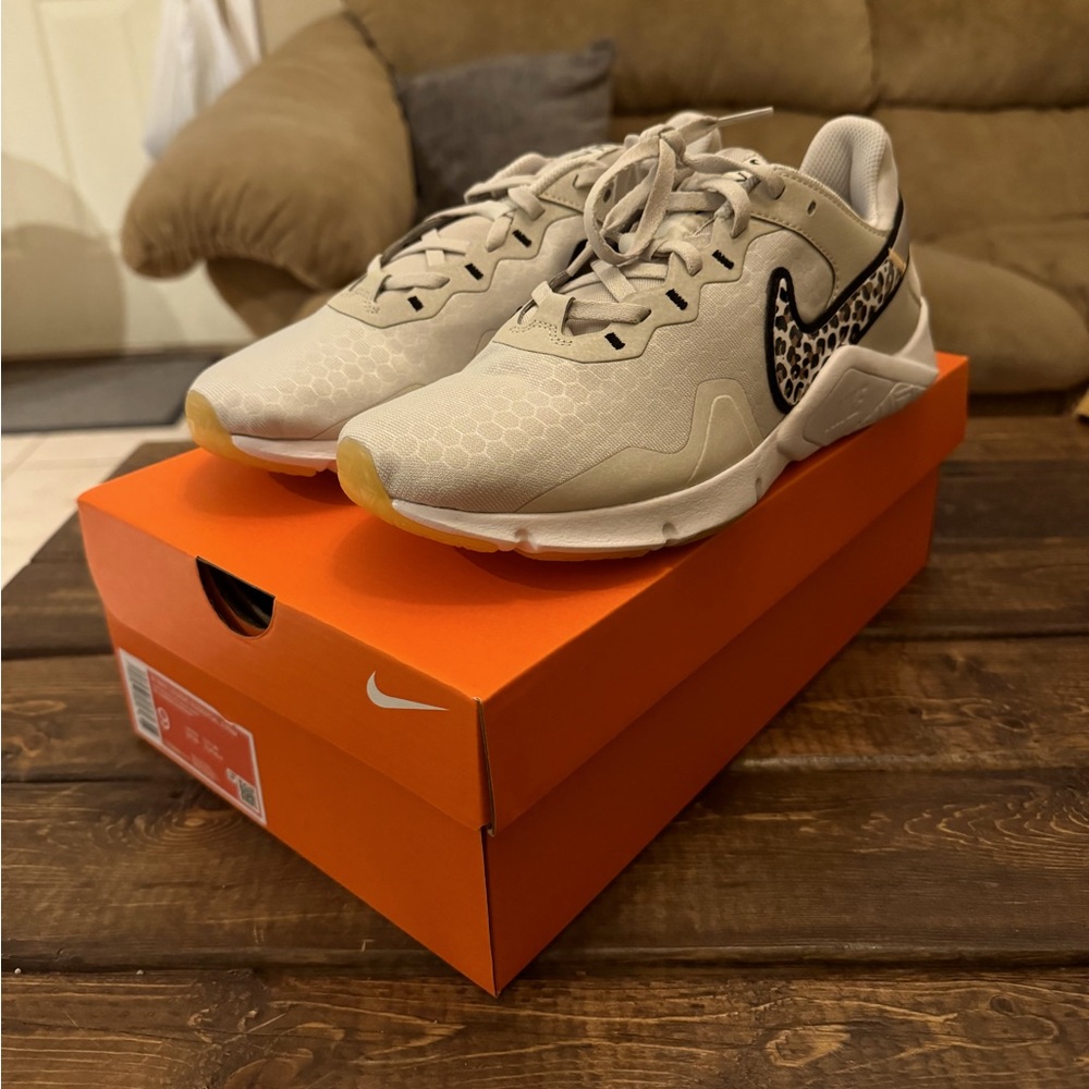 Nike Legend Essential Training Shoes Women’s Size 9 New in Box